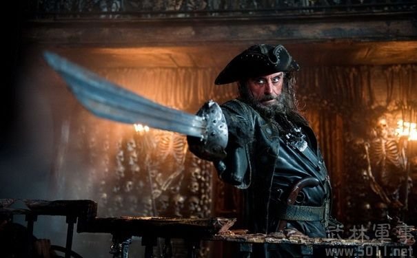 《加乐比海盗》杰克船长在你看来是一个什么样的人？