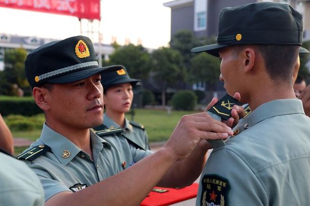 一级士官一个月工资多少钱？