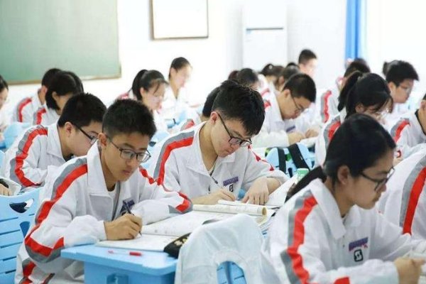 教人义气忆长安前一句是什么?