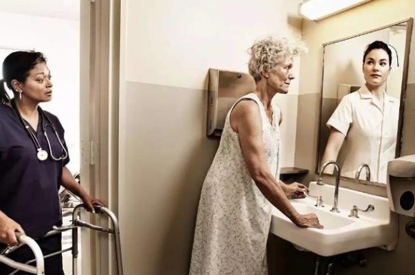 看着镜子我们是怎么结合的