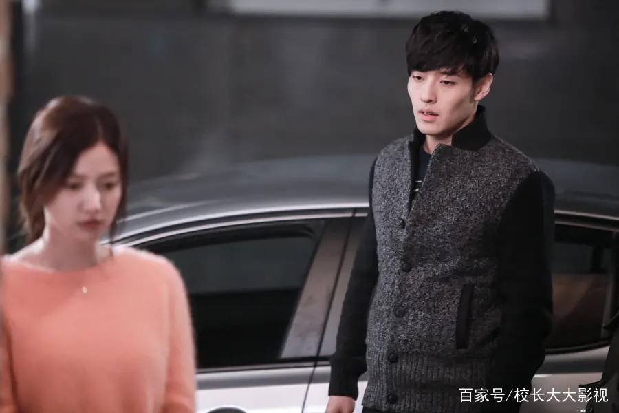 继承者们的大夫人为什么不和金叹一家子住,为什么金叹的爸爸会和金叹的妈妈住啊?