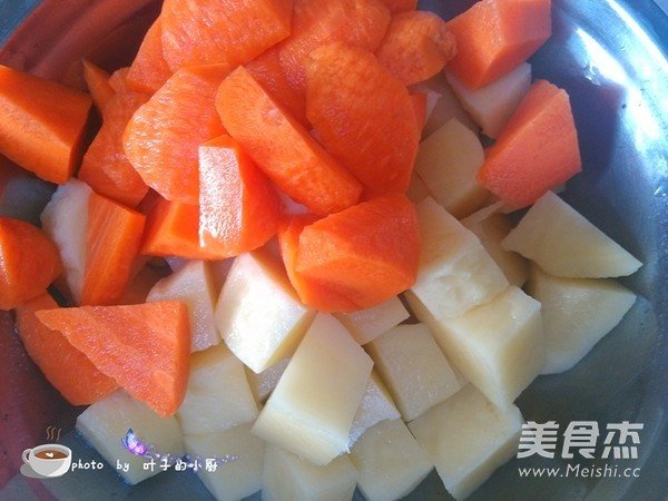 土豆萝卜炖排骨汤的做法