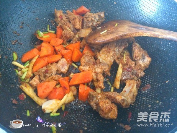 土豆萝卜炖排骨汤的做法