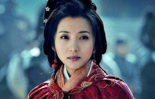 三国演义中关羽的妻子是谁？