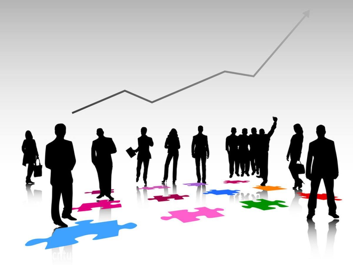 engage in和be engaging in的区别是什么？