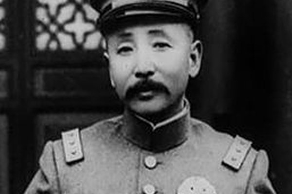 张作霖土匪出身，人称东北王，为何惧怕一个小女子张首芳？