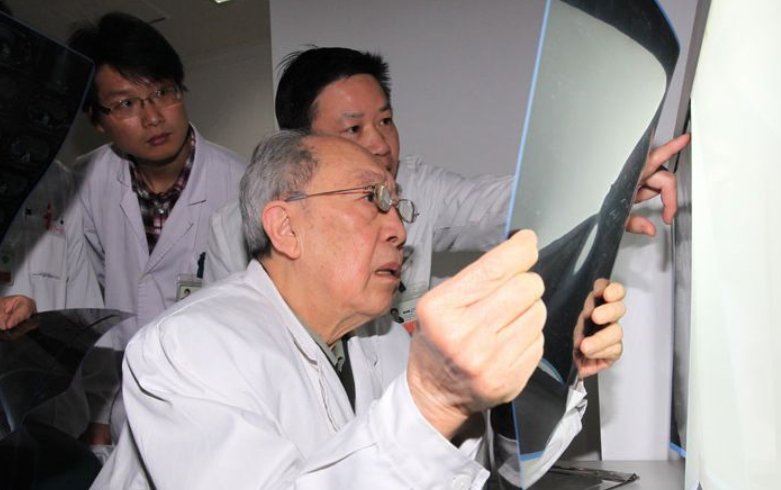 感动中国2012吴孟超颁奖词