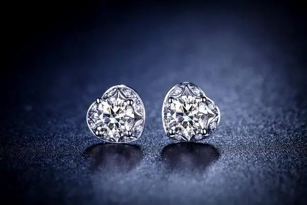 曼卡龙是什么档次牌子