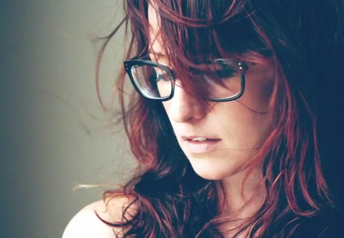 周迅的新广告 锐澳鸡尾酒的背景歌曲叫什么呢？知道的回答一下啦？