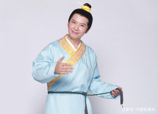 50岁了还单身未婚，不是为了何炅，也不是因为李静，是因为谁？