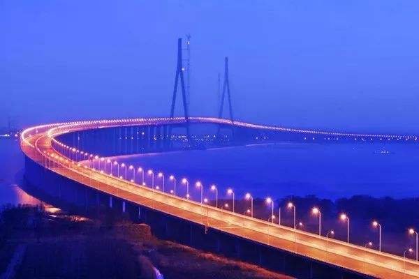 港珠澳大桥基本没车，斥资千亿成“空桥”，是什么原因呢？