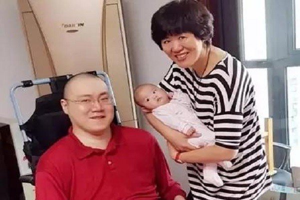 汤淼女儿谁生的