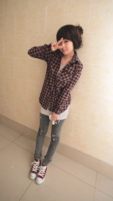 这个人叫什么名字？？很熟悉的。很多人用她的照片做头像。两个字的