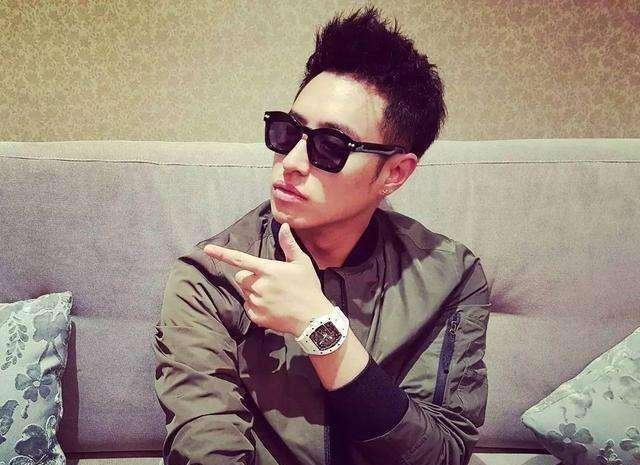 有句歌词是：错过的人已不在！请问是什么歌?