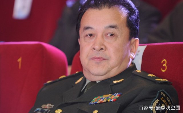 黄宏为什么被免职？