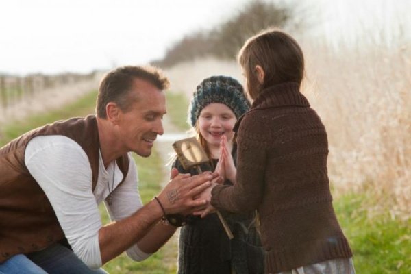 邪恶崇拜第一季的演职员表