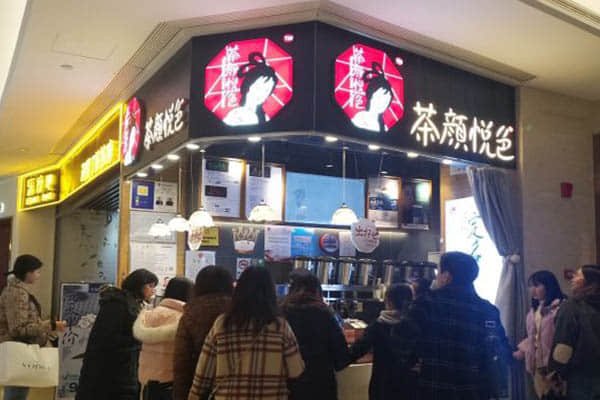 为什么“茶颜悦色”门店外总是排着长队?