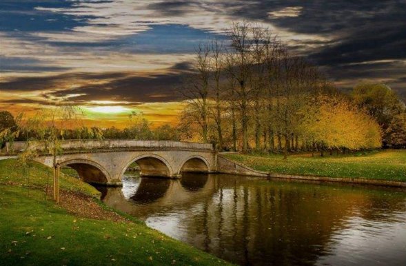 再别康桥的写作背景和作者资料