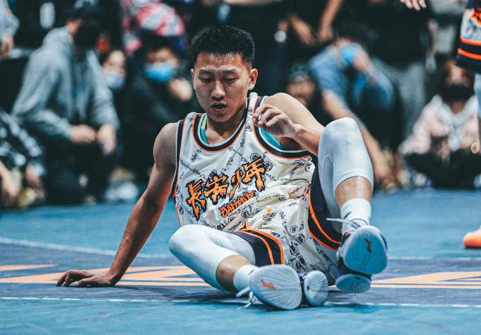 李峙锦从星光熠熠到一落千丈经历了什么?