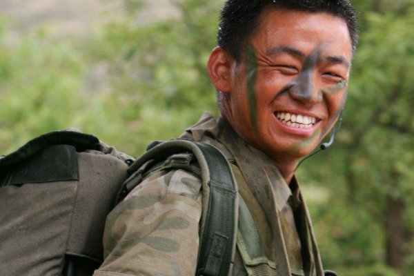 请问电视剧《士兵突击》中的背景音乐有哪些