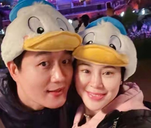 佟大为与爱妻庆祝结婚13周年!近年来关悦为何很少出现在大众视野中?