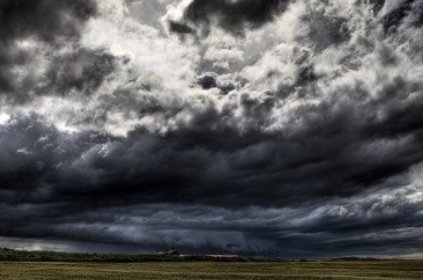 为什么乌云是黑色的？