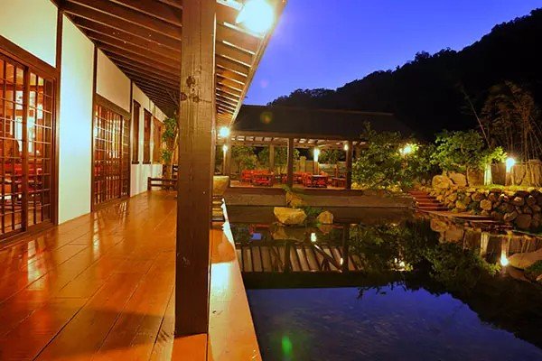 女房客被曝为报复浪费民宿几十吨水，为什么现在报复人的方式都那么的奇葩？