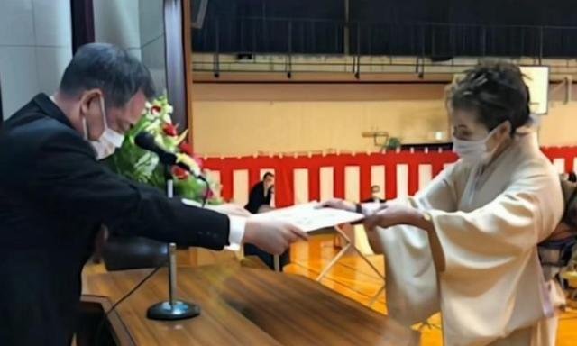 日本84岁女高中生毕业,你觉得学习是不限年纪的吗?