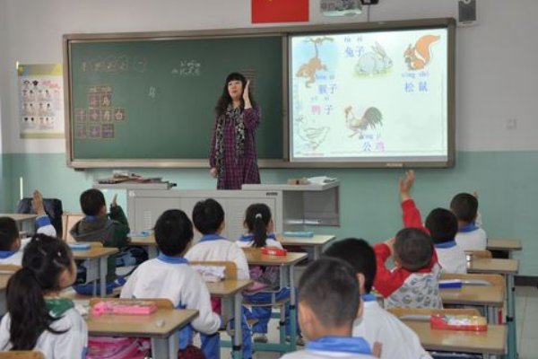 形容英雄的四字成语