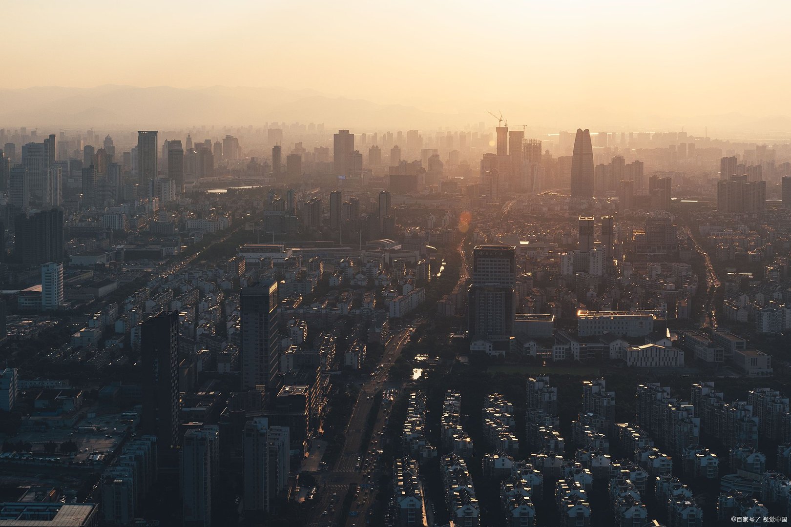 比起北京来说，为何上海，深圳的雾霾就比较少见？