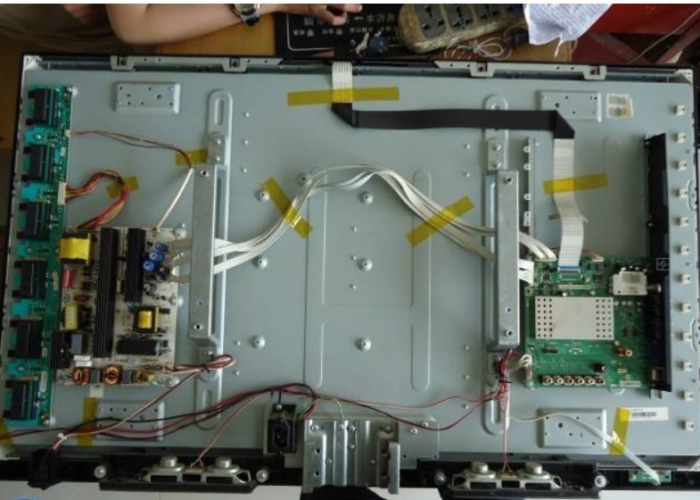 创维电视开机后黑屏，该怎么排查原因？
