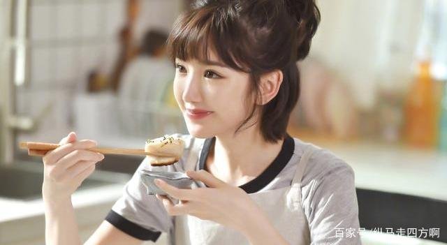 3年前,要5000万赡养费,扬言和毛晓彤下地狱的生父,如今怎样了?