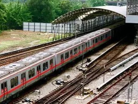 中国第一条地铁诞生于几几年