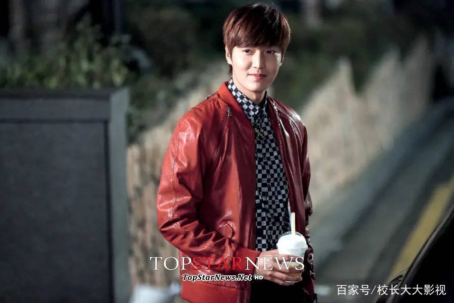 继承者们的大夫人为什么不和金叹一家子住,为什么金叹的爸爸会和金叹的妈妈住啊?