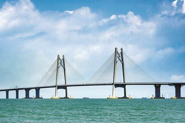 港珠澳大桥基本没车，斥资千亿成“空桥”，是什么原因呢？