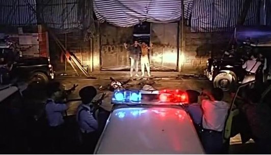 怎么评价影片《龙虎家族》?伟从文文弱弱到黑道英雄经历了什么?