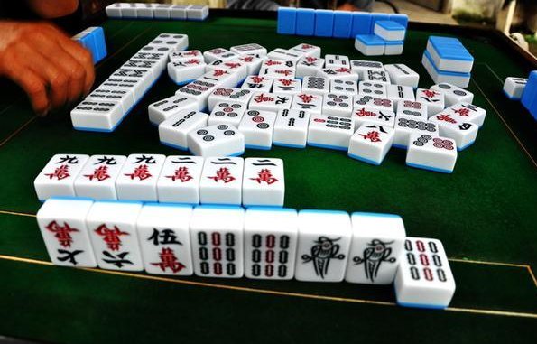 安顺麻将为什么自摸还要出钱