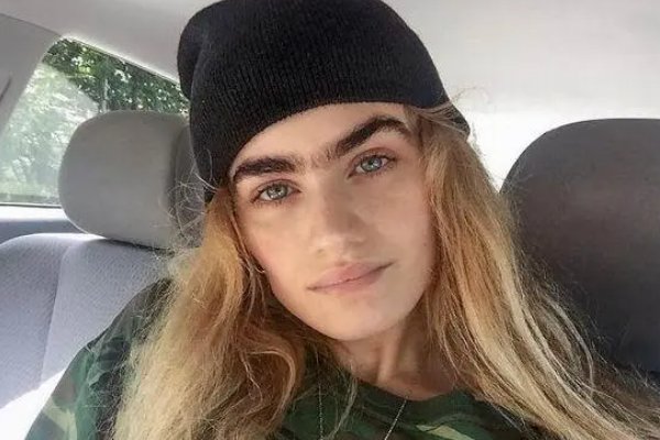 眉毛连在一起代表什么 面相详解