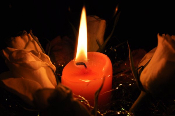 志哀和致哀有何区别