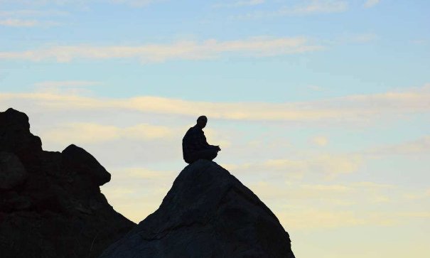 小隐隐于野，大隐隐于市的出处，具体含义是?