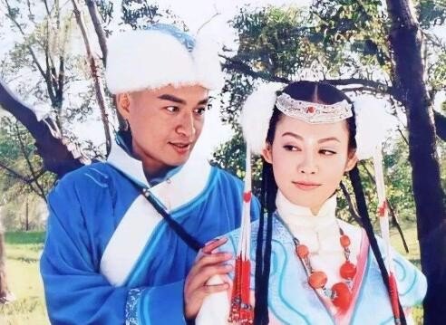 自古美女爱英雄 一诺千金到尽头出处