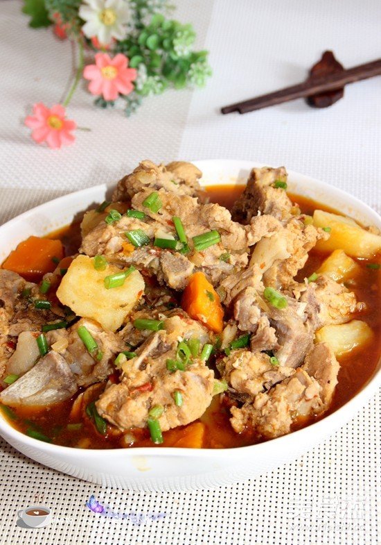 土豆萝卜炖排骨汤的做法