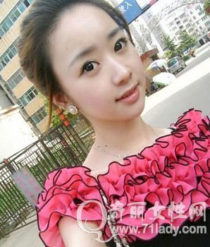 请问这个女孩叫什么名字，有谁知道