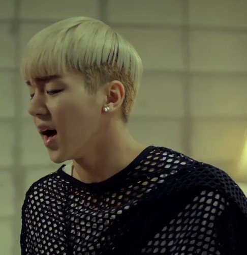 韩国组合MYNAME谁听过?我要他们的详细资料啊,加照片,百度的没有照片。