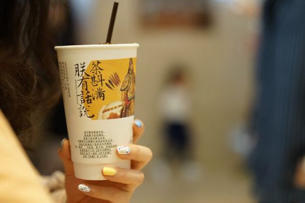 为什么“茶颜悦色”门店外总是排着长队?
