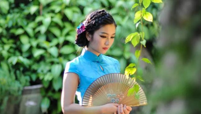 成语“望穿秋水”中的“秋水”指的是什么?