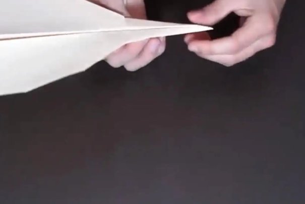 可以飞999999米的纸飞机怎么折