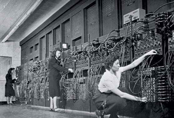 世界上第一台电子计算机叫什么名字?