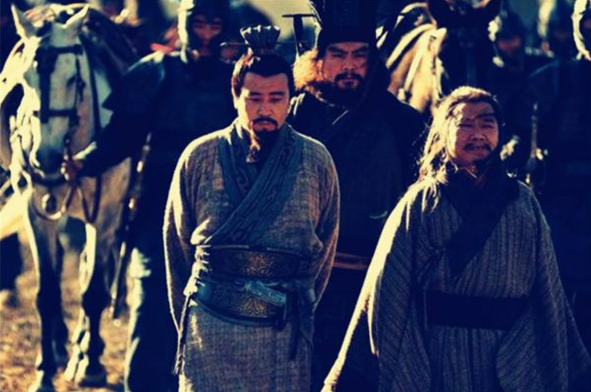 卧龙凤雏的意思