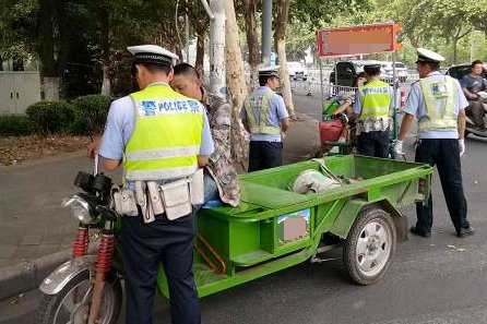 电动三轮车一辆要多少钱？